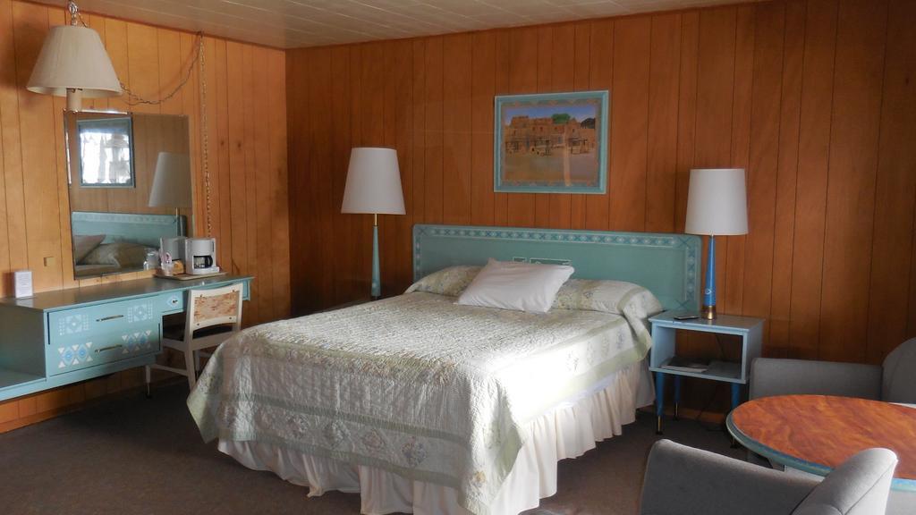 Elkhorn Lodge Chama Room photo