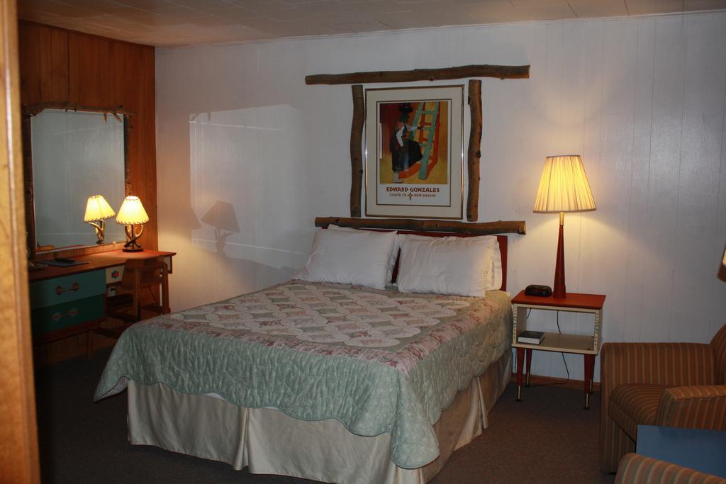 Elkhorn Lodge Chama Room photo